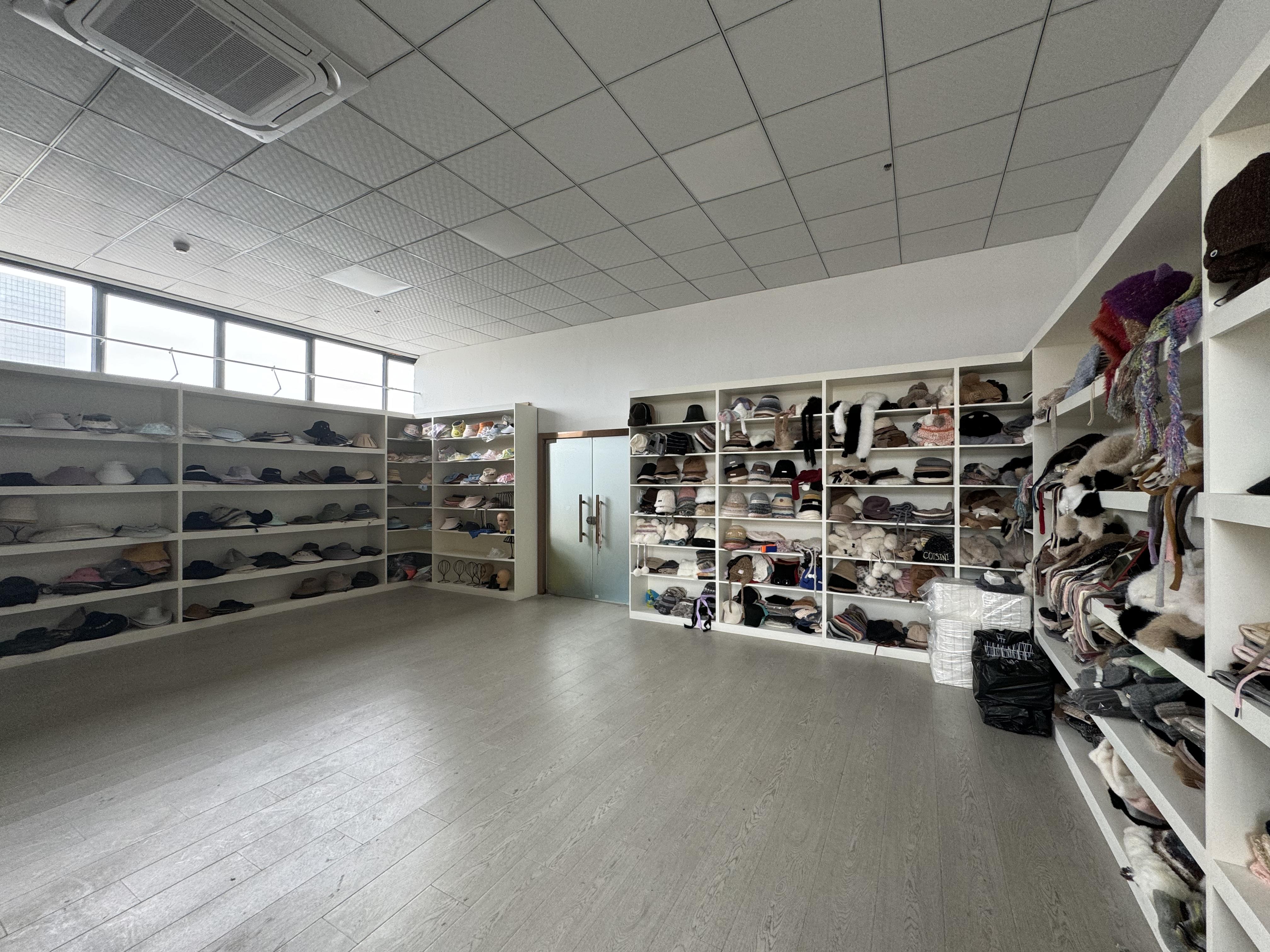 Huanji sample room